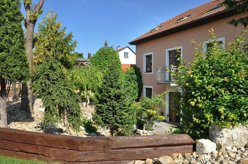 Penzion Farma Lednice Exteriör bild
